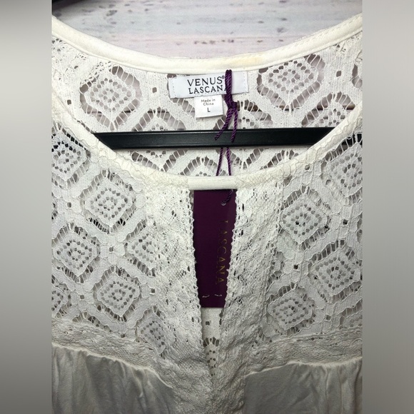 Chic Cream Lace Women's Blouse - Picture 7 of 8